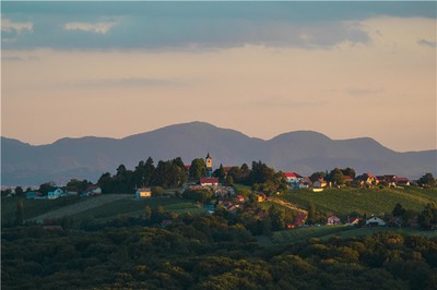 八字金水旺的女人命運如何？五行平衡揭示性格與感情走向