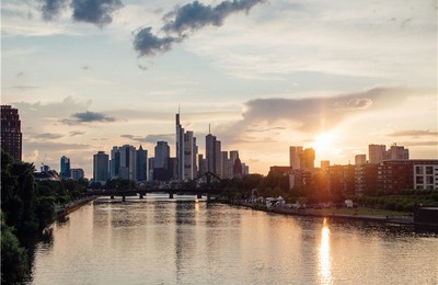 海中金命的人一生運勢如何？讀懂命理趨勢把握人生機遇