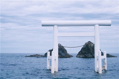 壬水生於午月命理詳解：如何把握仲夏之水的富貴玄機